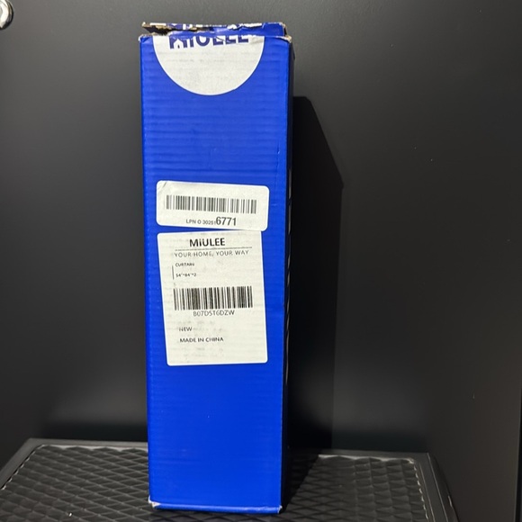 White Sheer curtain panels | 2 pieces | Brand new | open box - Picture 4 of 7